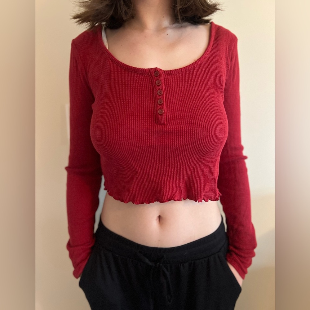 TARGET (COLSIE) RED LONG SLEEVE CROP TOP